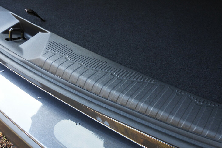 スバル・フォレスター スポーツEX(ラゲッジスカッフプレート)