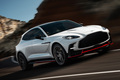 アストンマーティンが「DBX S」を発表　最高出力727PSのハイパフォーマンスSUV