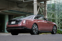 2023年6月に発表された「ロールス・ロイス・スペクター」。市販モデルとしてはロールス・ロイス初のBEVである。