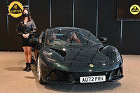 未来へ向けた改革と体制変更を着々と進めるロータスだが、「エミーラ」については開発も生産も英ヘセルで行われる“昔ながらのロータス”となる。