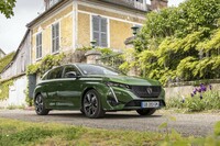 日本では2022年4月にデビューした新型「プジョー308」。今回試乗したプラグインハイブリッド車を筆頭に、ガソリンエンジン車とディーゼル車がラインナップされている。