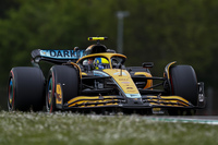 4戦目にして復調著しいマクラーレンは、予選でランド・ノリス(写真)がコースアウトしながらも3位と好位置につけるも、スプリントではペレスとカルロス・サインツJr.に先を越され5位。レースでは4位をキープしながら、ルクレールの脱落で3位表彰台に手が届いた。これでイモラでは2年連続のポディウムフィニッシュとなった。チームメイトのダニエル・リカルドは、6位からレースに出走するも、スタート直後にサインツJr.と接触、最後尾に落ちて18位完走。(Photo=McLaren)