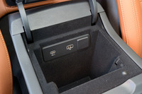 USBポートはコンソールボックス内にタイプAとタイプCが1つずつ備わっている。