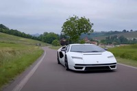 「カウンタックLPI800-4」が0-100km/h加速に要する時間は2.8秒。最高速は355km/hとなっている。