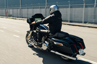 従来型より大幅な進化を遂げたにもかかわらず、“お値段据え置き”とされている新型「ストリートグライド」(写真)と「ロードグライド」。ある意味では、非常にお得なモデルといえるかもしれない。