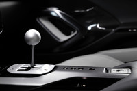 フェラーリにMTシフトレバーが復活 「12チリンドリManuale(マヌアーレ)」がデビューの画像