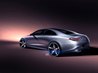 リアビューでは、丸みを帯びたショルダーラインが目を引く。