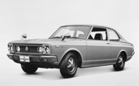 「トヨタ・カリーナ1600GT」。初代カリーナの2ドアセダンボディーに1.6リッター直4 DOHCエンジンを積んだホットモデルで、1971年にデビュー。翌1972年に4ドア仕様が追加された。