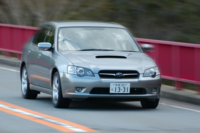 【スペック】B4 2.0GT:全長×全幅×全高=4635×1730×1425mm/ホイールベース=2670mm/車重=1450kg/駆動方式=4WD/2リッター水平対向4DOHC16バルブ(260ps/6000rpm、35.0kgm/2400rpm)/価格=286万6500円(テスト車=343万3500円/マッキントッシュサウンドシステム/クリアビューパック/ビルトインHDDナビゲーションシステム/濃色ガラス=56万7000円)