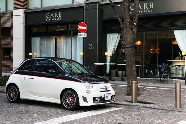 【スペック】全長×全幅×全高=3655×1625×1505mm/ホイールベース=2300mm/車重=1160kg/駆動方式=FF/1.4リッター直4DOHC16バルブターボ(160ps/5500rpm、21.0kgm/2000rpm)/燃費=14.0km/リッター(JC08モード)/価格=349万円(テスト車=364万円/ボディーカラー<ビコローレ ブラック/ホワイト>=15万円)