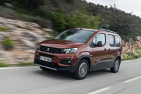 モナコのワインディングロードを疾走する「プジョー・リフター」。特別付録の小冊子『DSの華麗なる世界』と合わせて、最新のフランス車事情をお届けします。(photo:PSA)