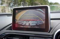 バックカメラを備えているので、後ろ向き駐車でも心配御無用。