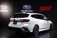 フロントまわりに負けず、シャープな造形が印象的な「レヴォーグ プロトタイプSTI Sport」のリアビュー。