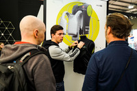 ダイネーゼもエアバッグシステムの作動を簡易的に体感できるシステムを用意。さらに各アイテムを細かく説明するスペースも設け、またエアバッグ付きベストを着用した来場者の感想や意見を動画で撮影し、SNS用の素材とするキャンペーンも行っていた。