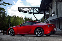 ボディーカラーは、テスト車の「ラディアントレッドコントラストレイヤリング」を含む全11色が用意される。