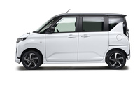 ボクシーな造形に傾斜がきつめなAピラーおよびフロントウィンドウを組み合わせたシルエットは、なかなかスタイリッシュ。従来型のイメージもしっかり引き継がれている。