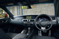 水平基調のインストゥルメントパネルが与えられたインテリア。中央には12.3インチの大型モニターがレイアウトされる。