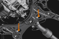 フロントサスペンションメンバーとステアリングギアボックスの締結部。