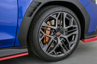 STIが「WRX STIスポーツ#」を発表 6段MTを搭載したコンプリートカー【東京オートサロン2026】の画像