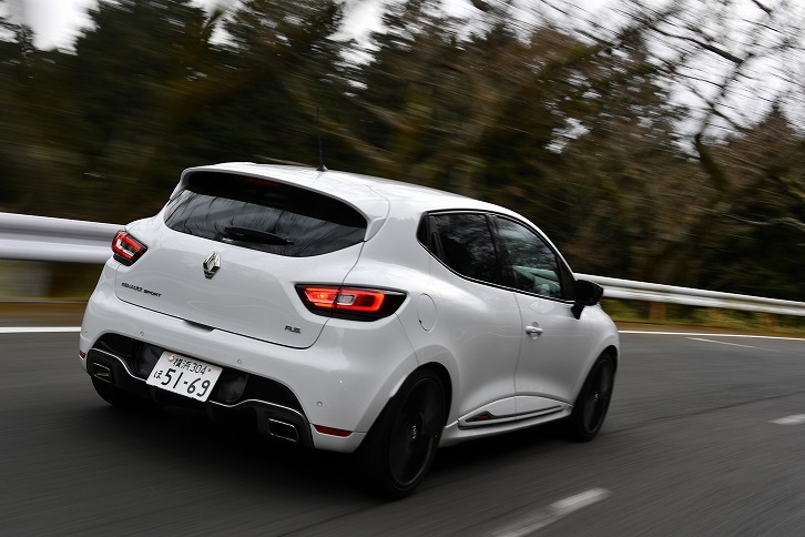 「ルーテシア ルノー・スポール」は2017年7月に改良を受けており、エクステリアがリニューアルされている。