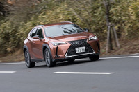 「レクサスUX」の最新モデルが発売されたのは2024年1月のこと。2022年の夏に続く大規模な改良を受けている。