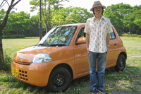 筆者もかつてオレンジ色の「エッセ」を所有。“みかんちゃん”と名付け、日常の足としていた。