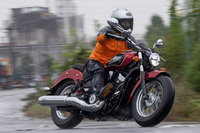 取材日の天気はご覧のとおりの雨。上級グレードの「リミテッド」「リミテッド+テック」に装備されるトラクションコントロールがありがたかった。