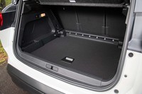 ラゲッジスペースの容量はリアシートをもっとも後ろにスライドさせた場合(写真)が580リッターで、もっとも前にした場合が670リッター。さらに、背もたれをすべて倒せば1630リッターにまで拡大できる。