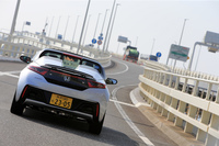 「S660モデューロX」は、「S660」の製造ラインで純正オプションを組み込む生産手法により、比較的安価に量産することが可能となっている。