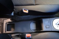 フロントシートの間に、ブリーフケースなどを立てたまま置けるスペースを確保している。ビジネスユースモデルならではの配慮が行き届いた設計だ。