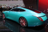 通路から見えにくいところにもかかわらず、そこに到達すると堂々と展示してあるという、桃源郷的感覚。