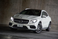 メルセデスAMG GLA45 4MATIC