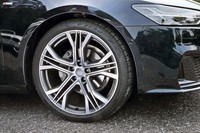 21インチホイールは「Sラインパッケージ」に含まれる20インチに、さらに上乗せして装着するオプションだ。