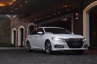 車体は先代比で50kgの軽量化を実現。ボディー剛性の強化や新開発サスペンションの採用と相まって、スポーティーなハンドリングを実現したとアピールされる。