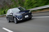 ハイブリッドシステムについては、回生ブレーキと摩擦ブレーキを統合制御する「回生協調ブレーキ」を初採用した点や、後退時にもEV走行が可能となった点もトピックだ。