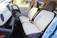 「eKワゴンG」のフロントシート。