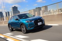 パワートレインは最高出力130PS/最大トルク230N・mの1.2リッター直3ターボエンジンにアイシン・エィ・ダブリュ製8段ATの組み合わせ。