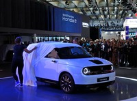 出展メーカーや来場者数の減少など、寂しいニュースもあるフランクフルトモーターショーですが、ニューモデルはこれまでのショーと変わらず魅力を放っていました。新車情報もたっぷりお届けします。(photo:CG)