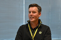 ヘセルの変革について語るバルマー氏。ロータスは新たな生産施設のために1億ポンド(約140億円)以上の投資を行い、設備の近代化を図っている。