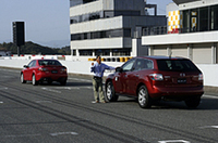 サーキット走行未経験でも、いきなり全開走行!安全確保のためにペースカーが“一応”誘導してくれる。