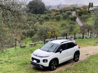 「シトロエンC3エアクロスSUV」。2022年11月にシエナ郊外にて。