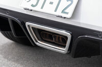 控えめながらもすごみの効いたサウンドを奏でるスポーツエキゾースト。内部のアクティブバルブが開くと流動抵抗が小さくなり、刺激的なエキゾーストとともにエンジンのパフォーマンスが解放される。