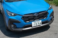 ボディーの下部に大胆に使われたブラックの樹脂パーツが新型の特徴。ディンプル加工が施されており、汚れ落ちがよさそうだ。