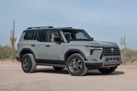 2023年6月にプロトタイプモデルが世界初披露された新型「レクサスGX」。ここではオフロード性能を強化した“オーバートレイル”グレードの写真を中心に紹介する。