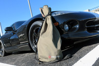 小金井駅付近の駐車場にて、無事記者のもとに戻ってきた忘れ物ご一行と「バイパー」の図。