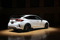 ホンダが新型「シビック タイプR」を世界初公開 2022年9月に発売を予定の画像