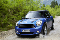 MINIが4WD車の設定を拡大