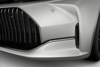 渕野氏が「視覚的な流れを止めている」と指摘した、バンパーコーナーの造形。
渕野「もっとシンプルな造形にして、エアカーテンの穴も素っ気なく開けるだけでよかったかもしれません」