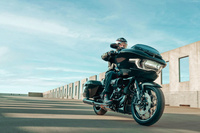 ハーレーダビッドソンが「CVOロードグライドST」を発表 豪華でパワフルな新型クルーザーの画像