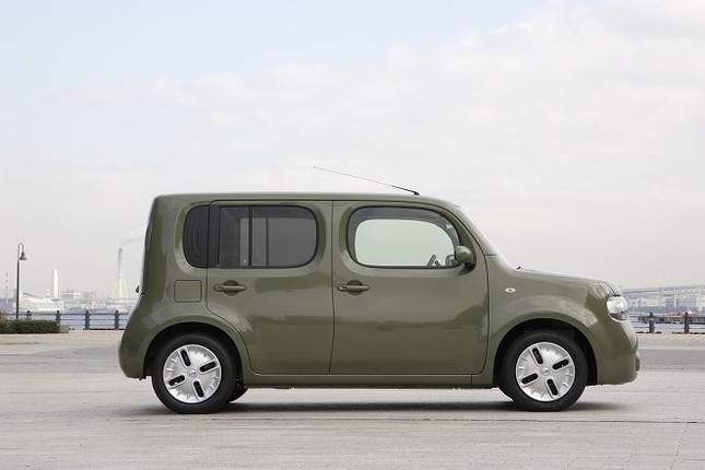 【スペック】15X Vセレクション:全長×全幅×全高=3890×1695×1680mm/ホイールベース=2530mm/車重=1210kg/駆動方式=FF/1.5リッター直4DOHC16バルブ(109ps/6000rpm、15.1kgm/4400rpm)/価格=170万1000円(テスト車=212万1000円/バイキセノンヘッドランプ+アシストグリップ+運転席SRSカーテンエアバッグシステム=11万250円/ステアリングスイッチ+バックビューモニター+カーウイングスナビゲーションシステム+ETCユニット=30万9750円)